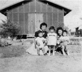 Ichiyu Nakai, Suyeko Date, and children